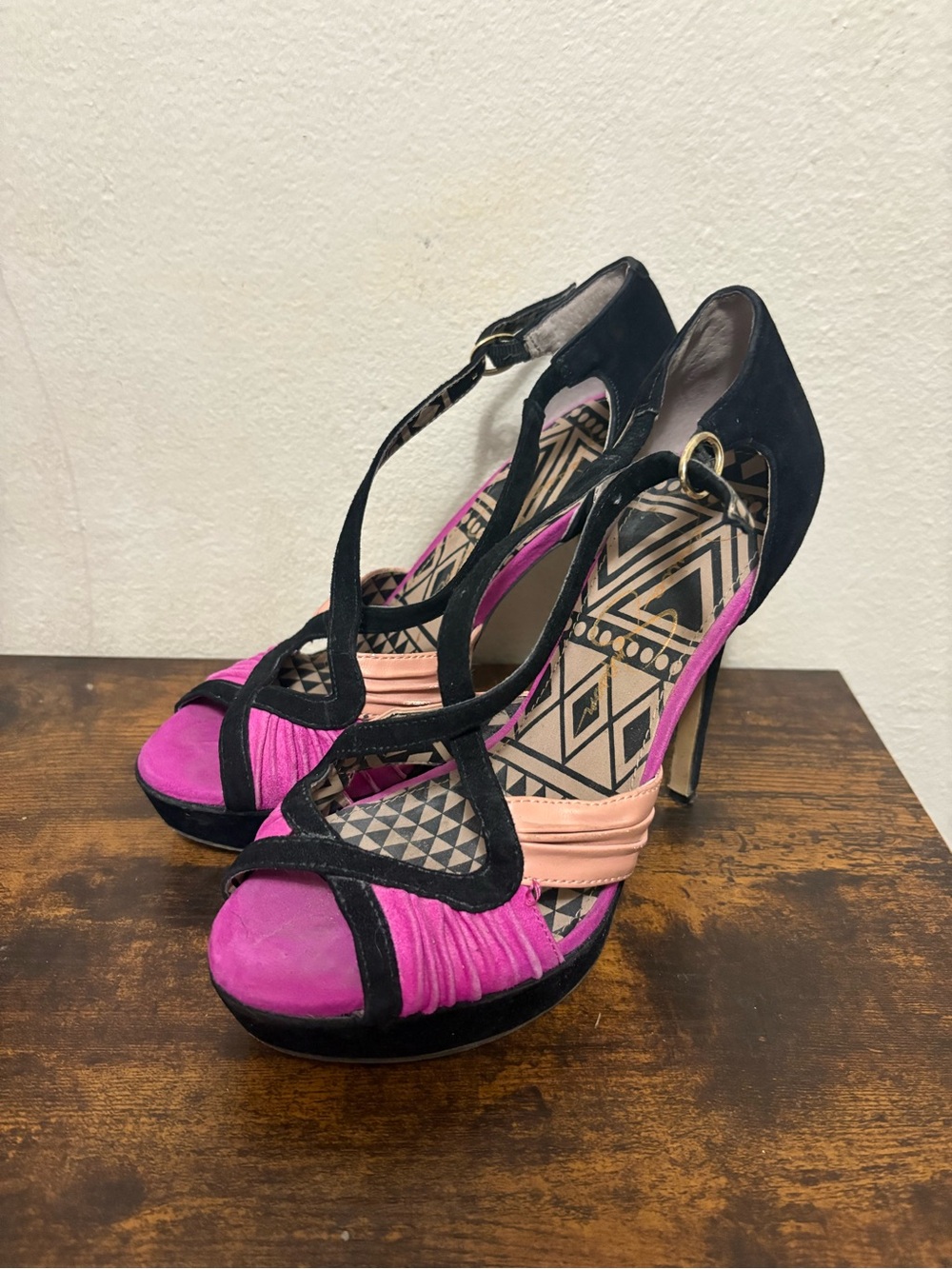 Y2K Jessica Simpson Pink Black Aztec heels size 7